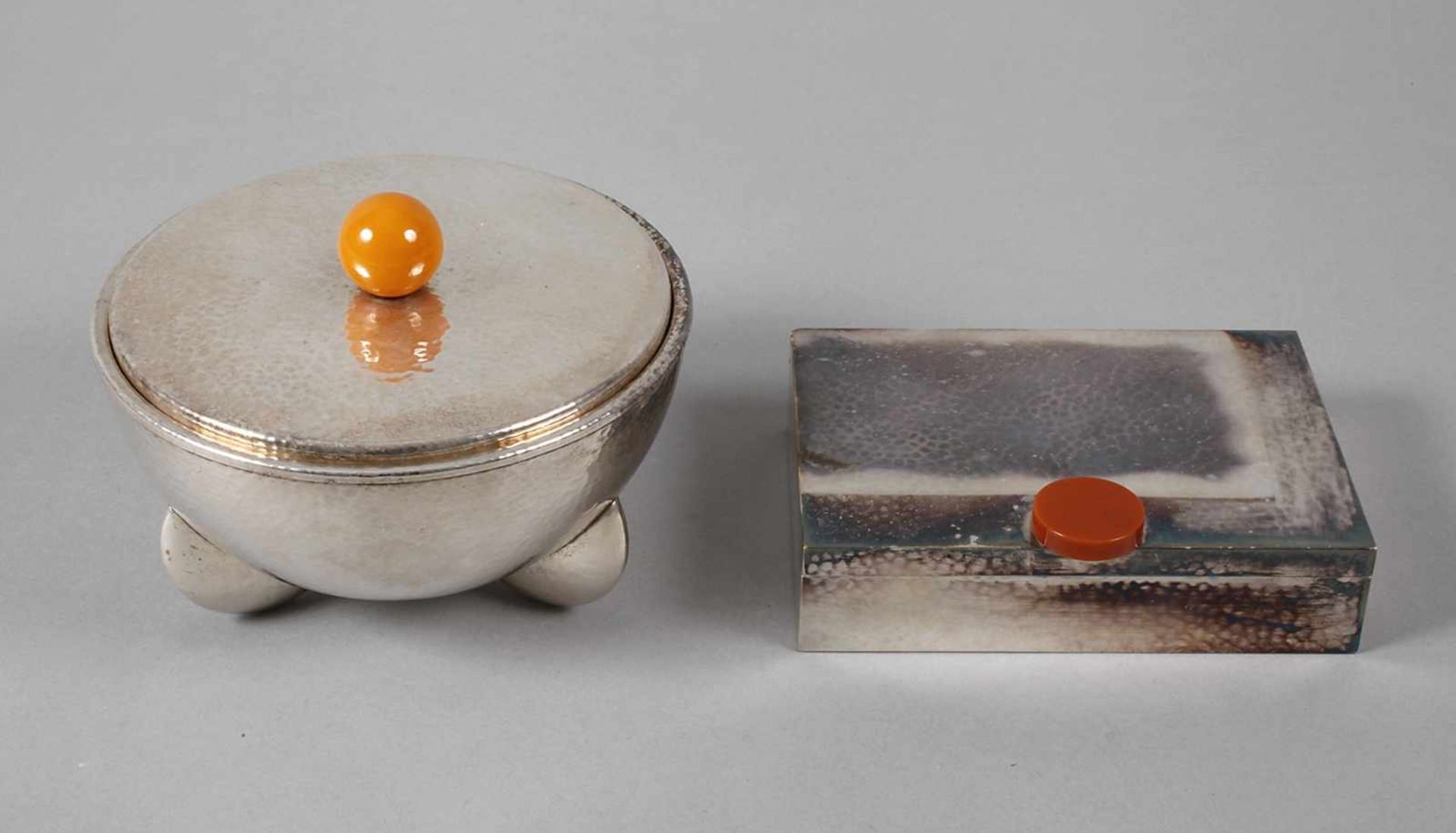 Art déco Deckeldose und kleiner Humidor1930er Jahre, Metall versilbert, gestempelt "Special For