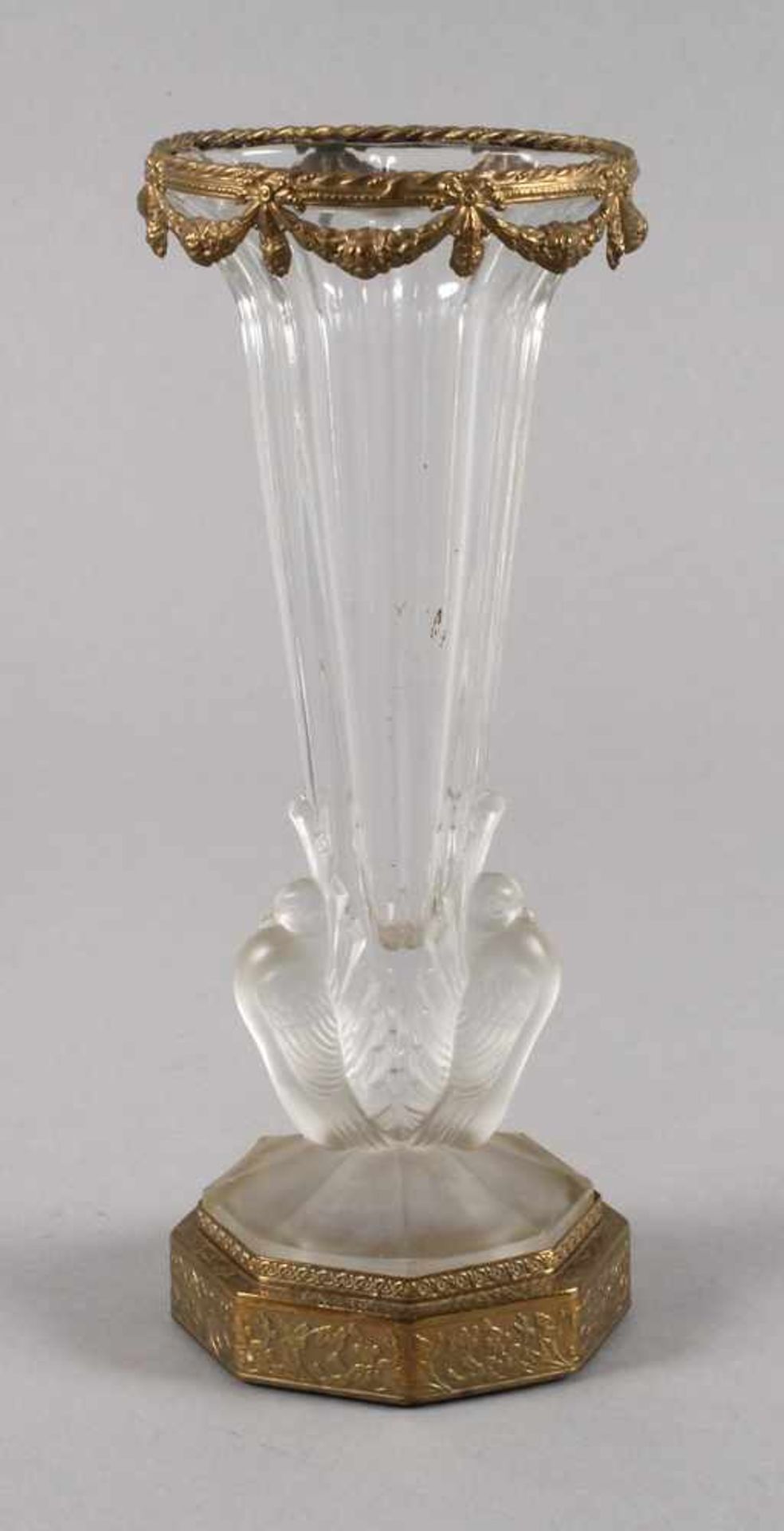 Art déco-Vase Frankreichum 1925, in der Art von René Lalique, farbloses Glas formgepresst,