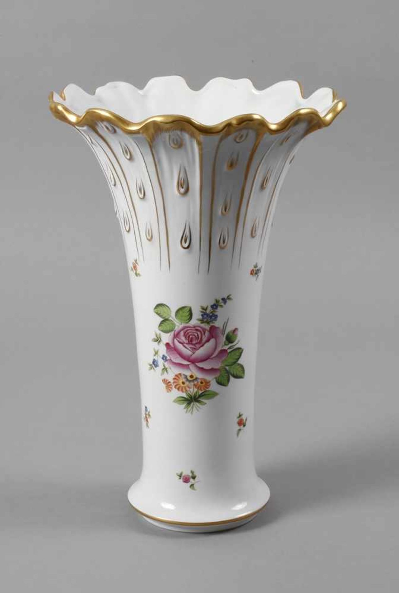 Herend Ungarn Vase "Petit Bouquet de Rose"blaue Stempelmarke 2. Hälfte 20. Jh. mit Zusatz