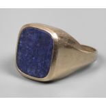 Herrenring mit Lapislazuli2. Hälfte 20. Jh., Gelbgold gestempelt 333, ca. 16 mm hoher Ringkopf,