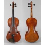 Violine im Etui1930er Jahre, ohne Klebezettel, rückseitig mit geritzten Initialen PSch, ungeteilter,