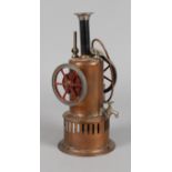 Stehende Dampfmaschineum 1900, ungemarkt, Kupferblech und Eisenguss lackiert bzw. blanke Teile
