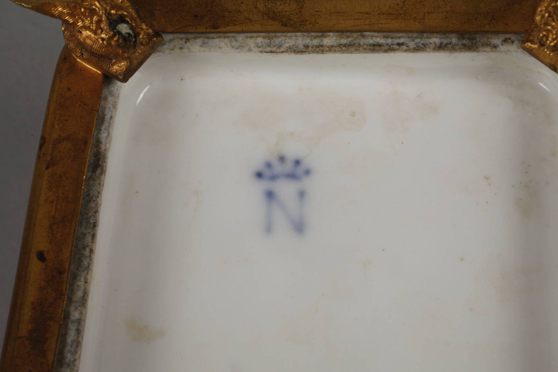 Capodimonte Schmuckschatulleunterglasurblaue Neapelmarke um 1800, rechteckige Deckeldose mit - Bild 9 aus 9