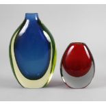 Zwei Vasen Vetreria Gino CenedeseMurano/Italien, 1960er Jahre, massives Glas, abgeflachte Form,