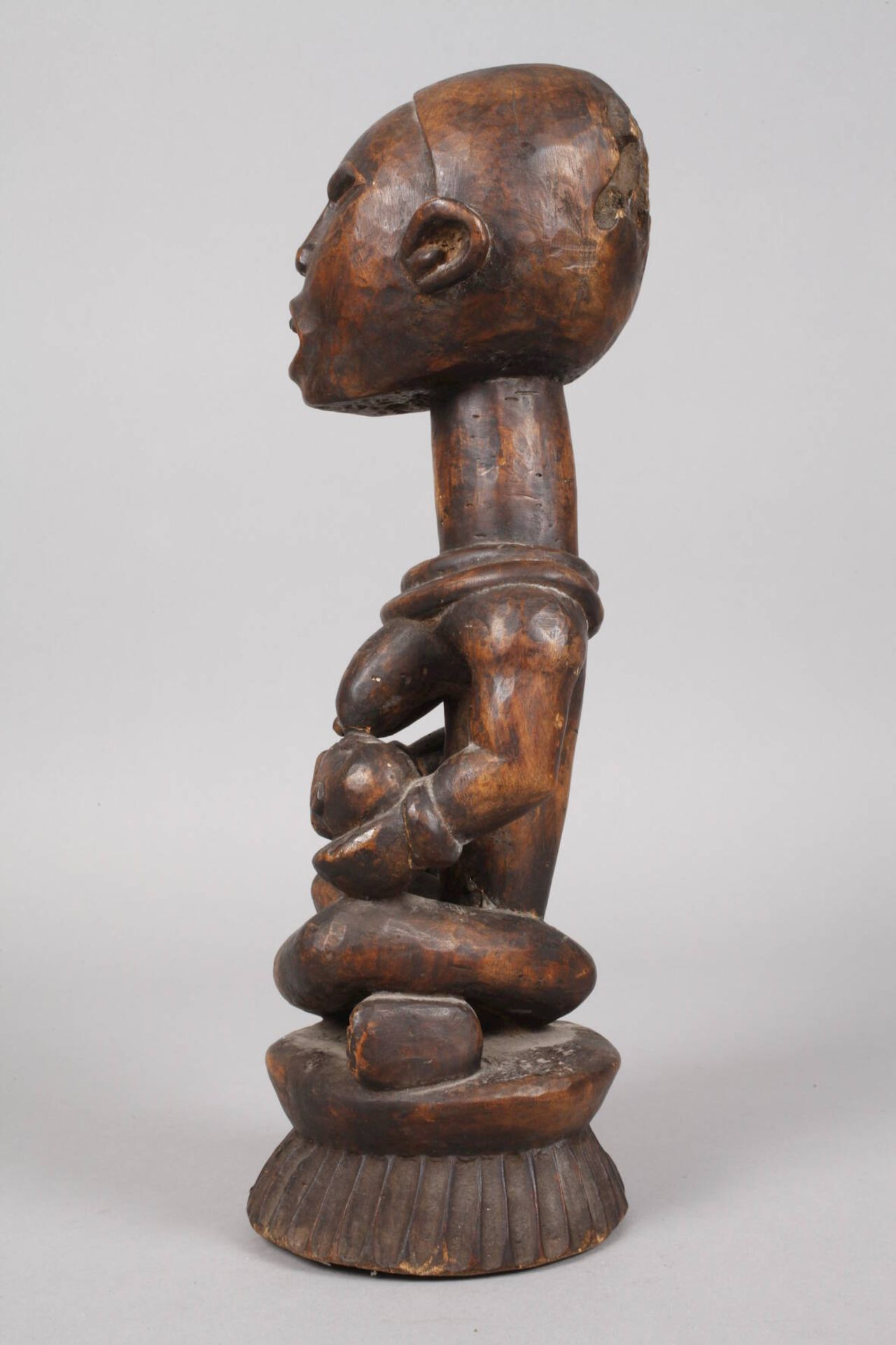 MutterfigurKongo, der Volksgruppe der Fang oder Mbala zugeordnet, braun gefärbtes, hartes - Bild 3 aus 9