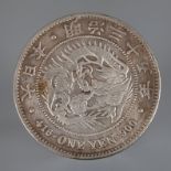 One Yen Japan1895, Drache/Schriftzeichen im Blattkranz mit Blütenscheibe, verputztes ss, G ca. 18,15