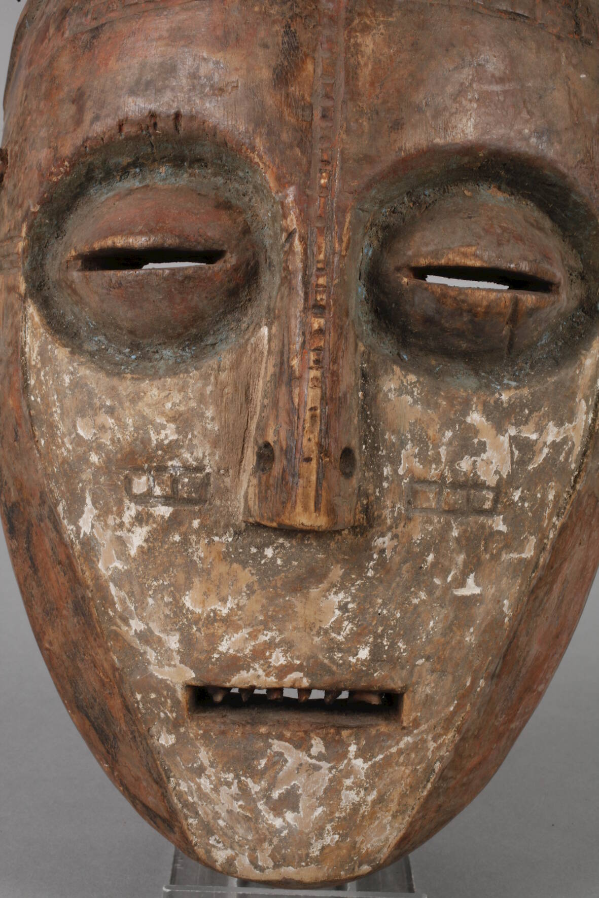 RitualmaskeAngola, um 1900, der Volksgruppe der Chokwe zugeordnet, Maske aus weichem Tropenholz - Image 2 of 4