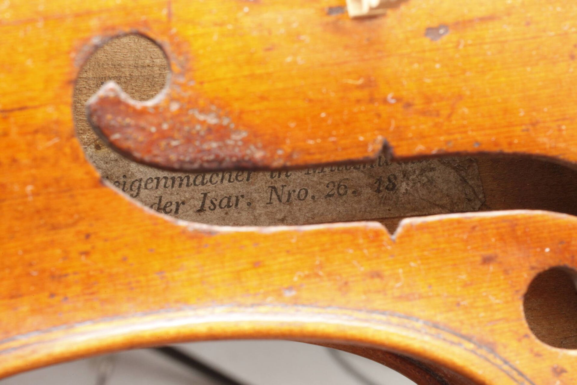 Violine im Etuiauf Klebezettel bez. Franz Simon, Geigenmacher in Mittenwald No 26 und dat. 1855, - Bild 8 aus 9