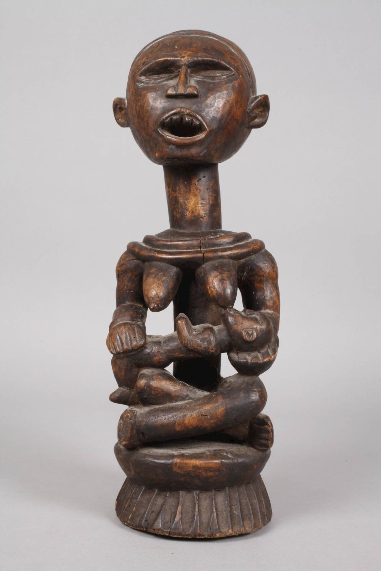 MutterfigurKongo, der Volksgruppe der Fang oder Mbala zugeordnet, braun gefärbtes, hartes - Bild 2 aus 9