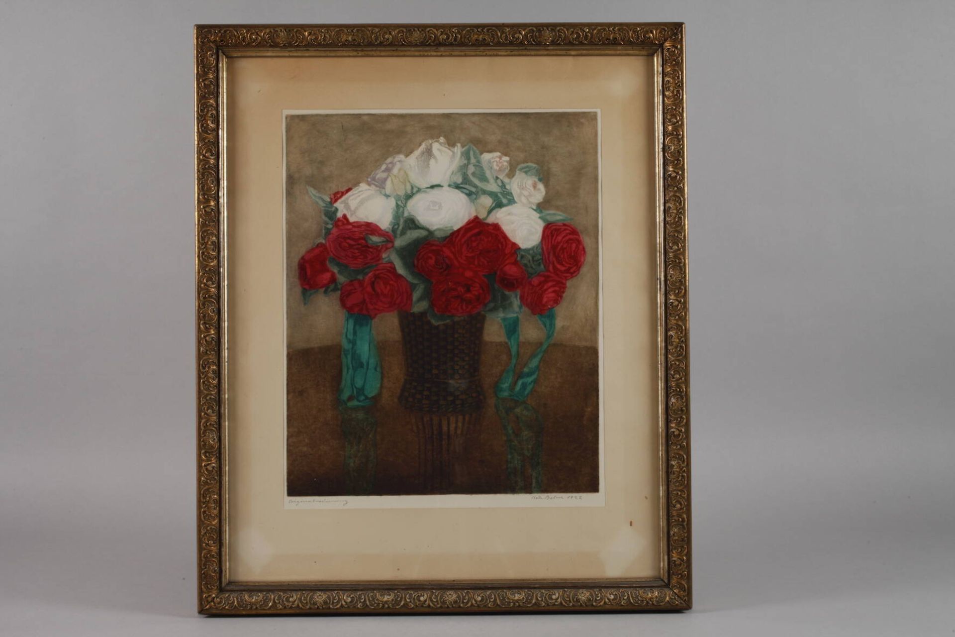Käte Belwe, RosenstilllebenBukett aus weißen und roten Rosen in irdener Vase, - Image 2 of 4