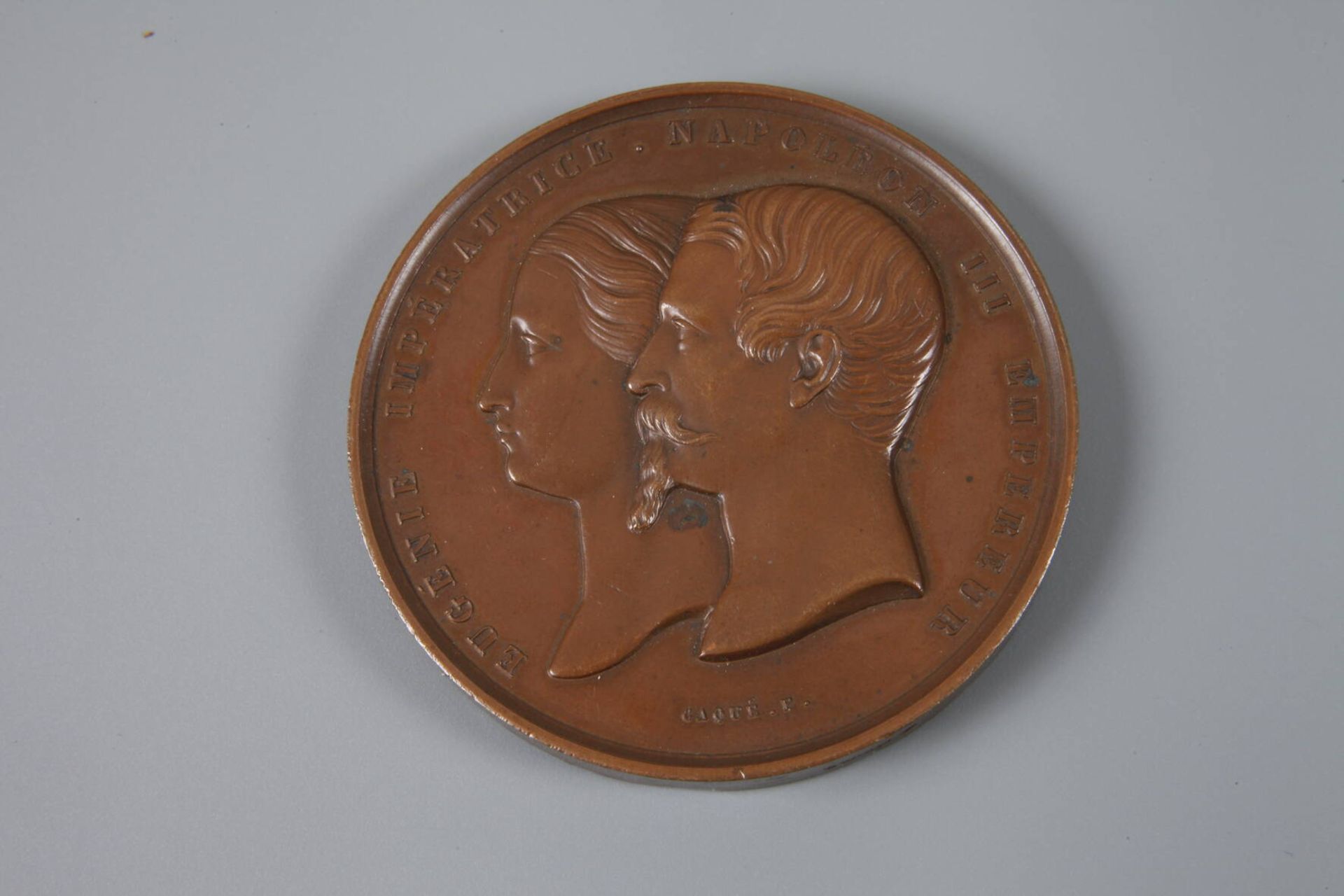 Medaille Palais de l'Industrie 1855auf dessen Errichtung 1853-1855, Revers mit den drapierten Büsten - Bild 2 aus 4