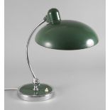 Tischlampe Kaiser Idell1930er Jahre, gemarkt, grün gefasstes bzw. verchromtes Metallgehäuse,