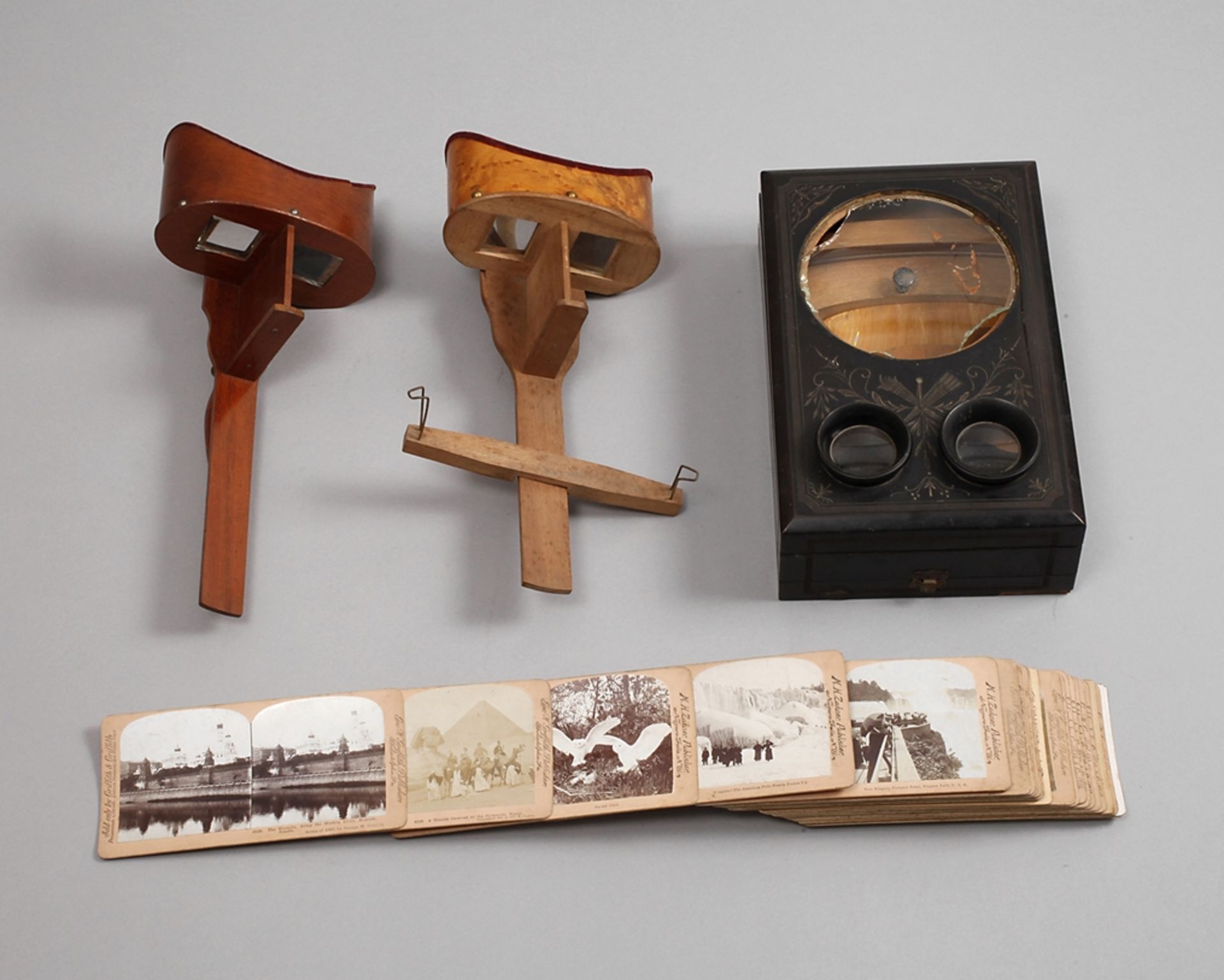 Konvolut Stereobetrachter und Stereobilderum 1900, verschiedene Hölzer, bestehend aus einem Stereo-