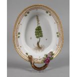 Royal Copenhagen Beilagenschale "Flora Danica"Entwurf 1790 auf Bestellung des dänischen Königs