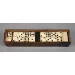 Dominospiel 19. Jh., 55 Spielsteine aus Ebenholz und Bein, in originaler Schatulle, Alters- und