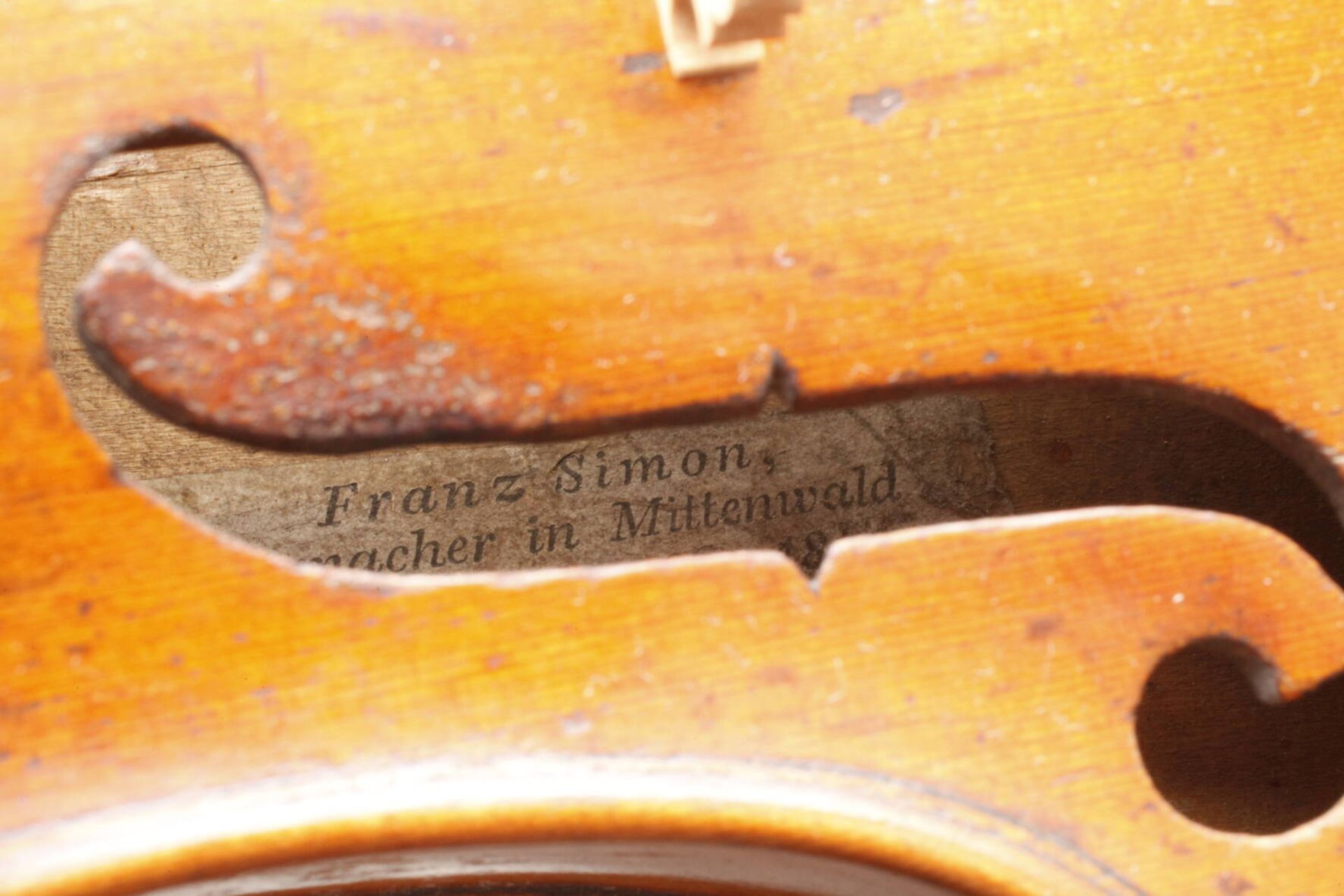 Violine im Etuiauf Klebezettel bez. Franz Simon, Geigenmacher in Mittenwald No 26 und dat. 1855, - Bild 7 aus 9