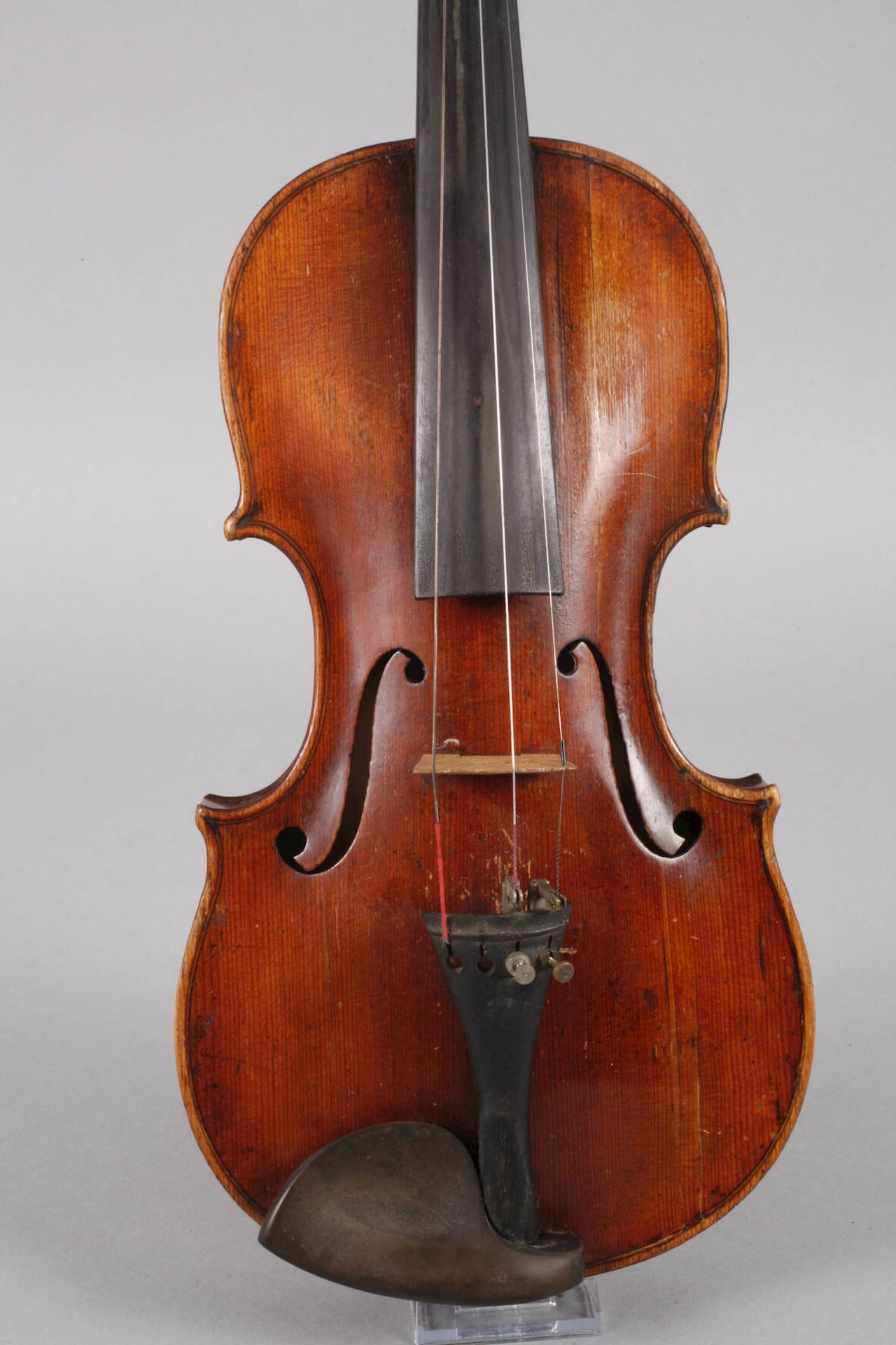 Violine19. Jh., ohne Zettel, ungeteilter, ungeflammter Boden in cognacfarbenem Lack, dreiteilige - Bild 2 aus 5