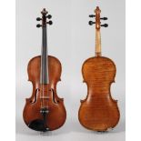 Violine im Etui19. Jh., Brandstempel IGS, mit zwei dänischen Reparaturzetteln von 1906 bzw. 1960,