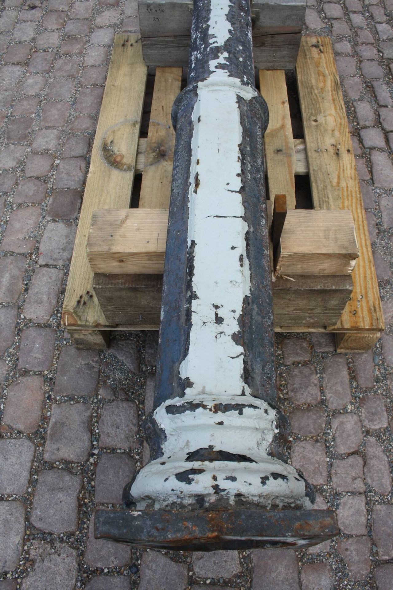Bruchsäule Eisenum 1900, Korrosionsspuren, H erhalten ca. 257 cm, D Fuß 30 cm, D oben 16 cm. - Bild 2 aus 8