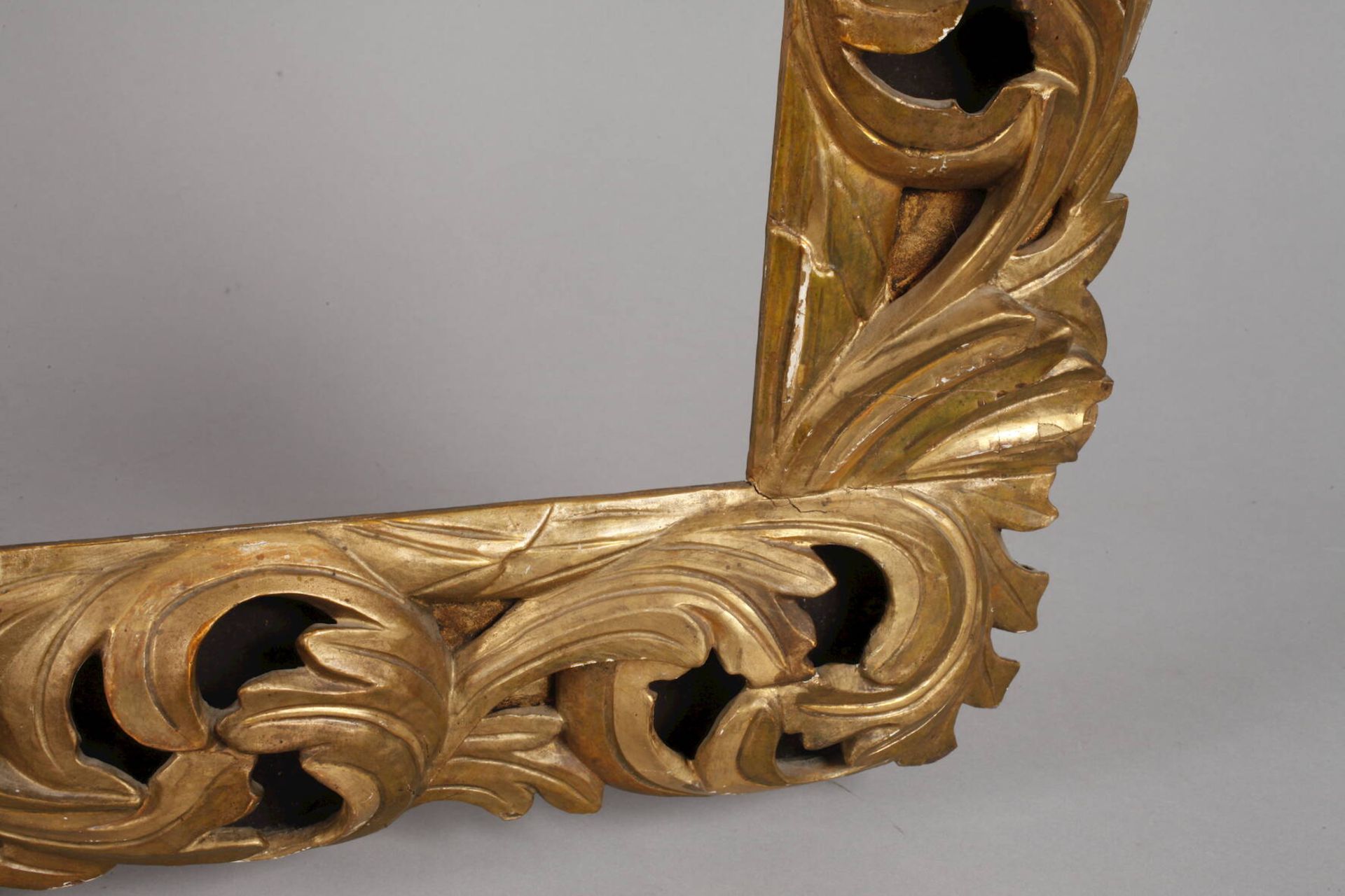 Qualitätsvoller Florentiner Rahmen19. Jh., aufwendig geschnitzt, hohl gearbeitet, blattvergoldet, - Bild 2 aus 5