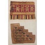 Paar Chimú Textilfragmente wohl Peru, 1100-1400, Flachgewebe, Eckstück mit getrepptem Rand und