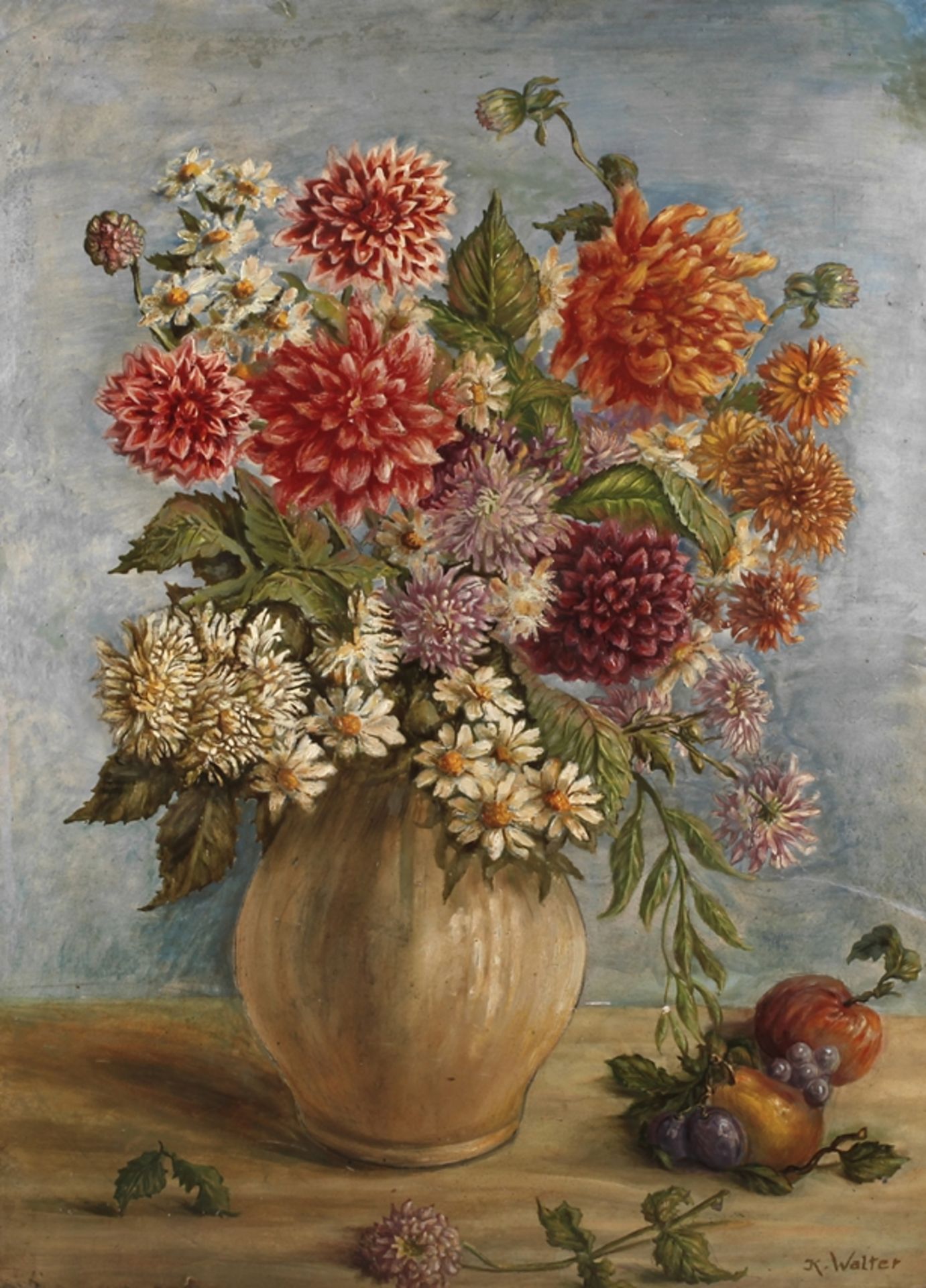 Karl Walter, Sommerblumen und Früchteneben einer Vase mit prächtigem Sommerblumenstrauß liegende
