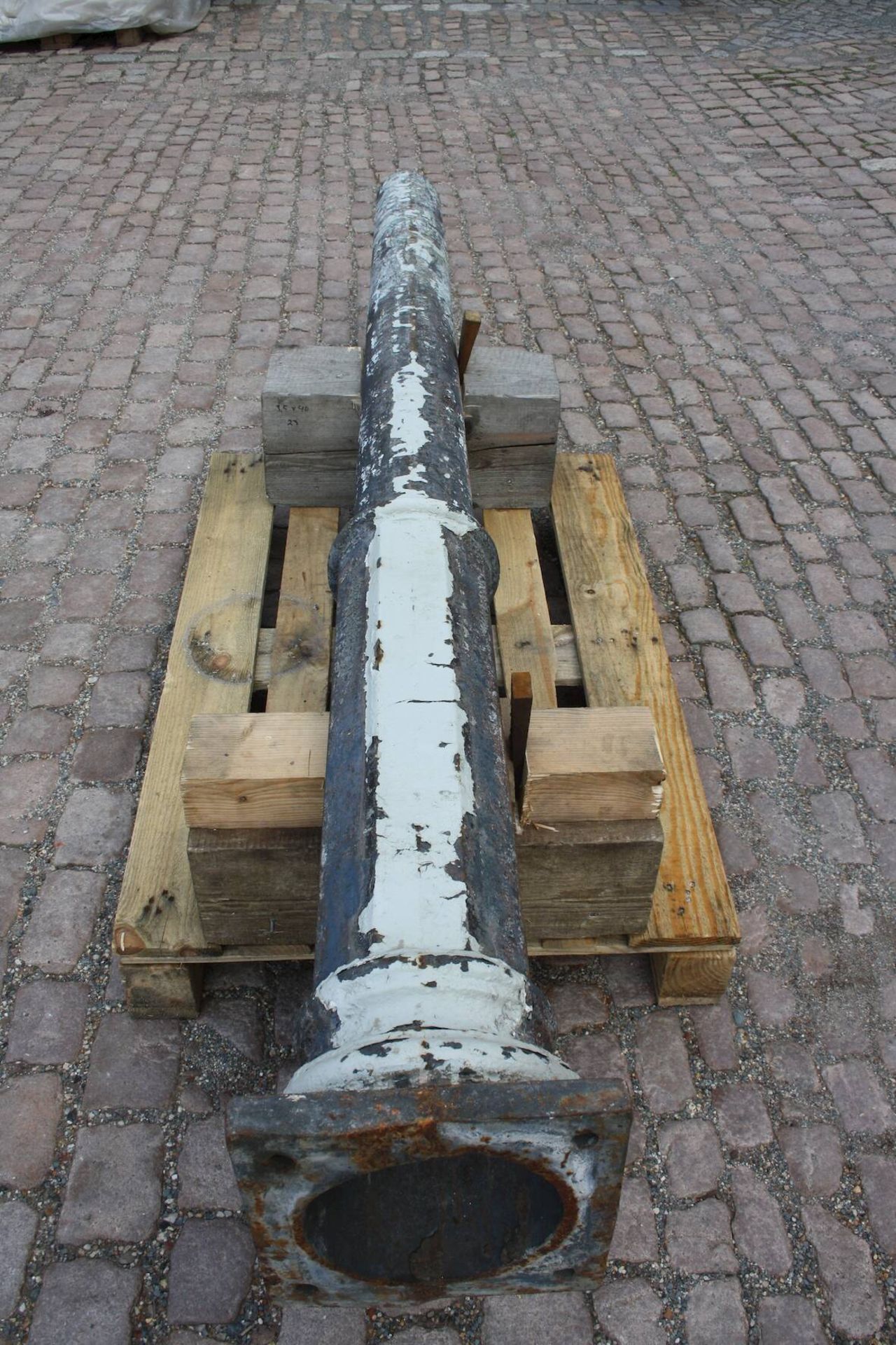 Bruchsäule Eisenum 1900, Korrosionsspuren, H erhalten ca. 257 cm, D Fuß 30 cm, D oben 16 cm. - Bild 6 aus 8