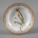 Royal Copenhagen Suppenteller "Flora Danica" Entwurf 1790 auf Bestellung des dänischen Königs