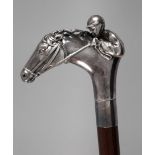 Spazierstock Silberum 1920, figürlich gearbeitetes Griffstück in Form eines Jockeys zu Pferd, Silber