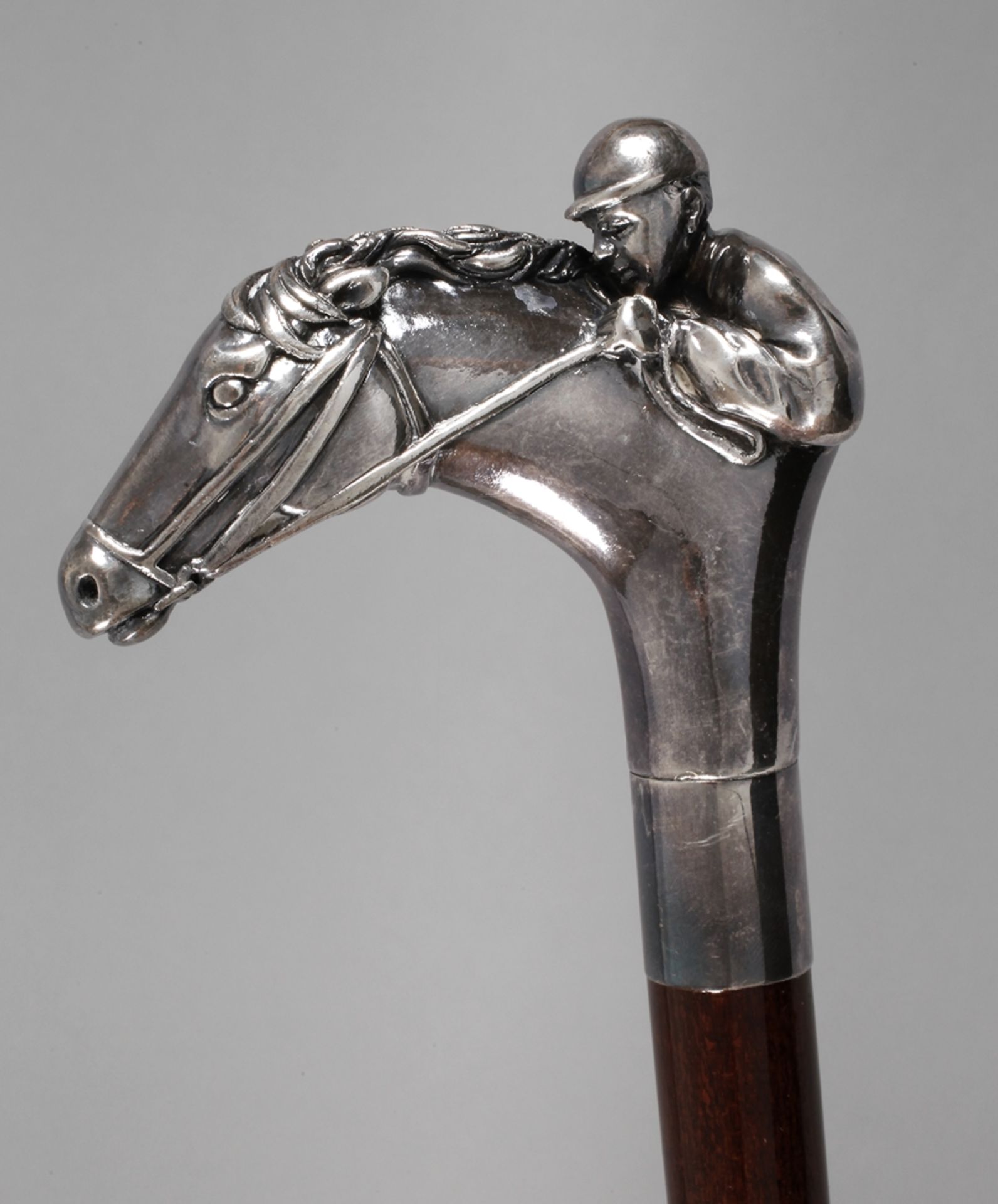 Spazierstock Silberum 1920, figürlich gearbeitetes Griffstück in Form eines Jockeys zu Pferd, Silber