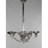 Deckenlampe Art découm 1930, verchromtes Metallgestänge mit zentralem trichterförmigen Schirm aus