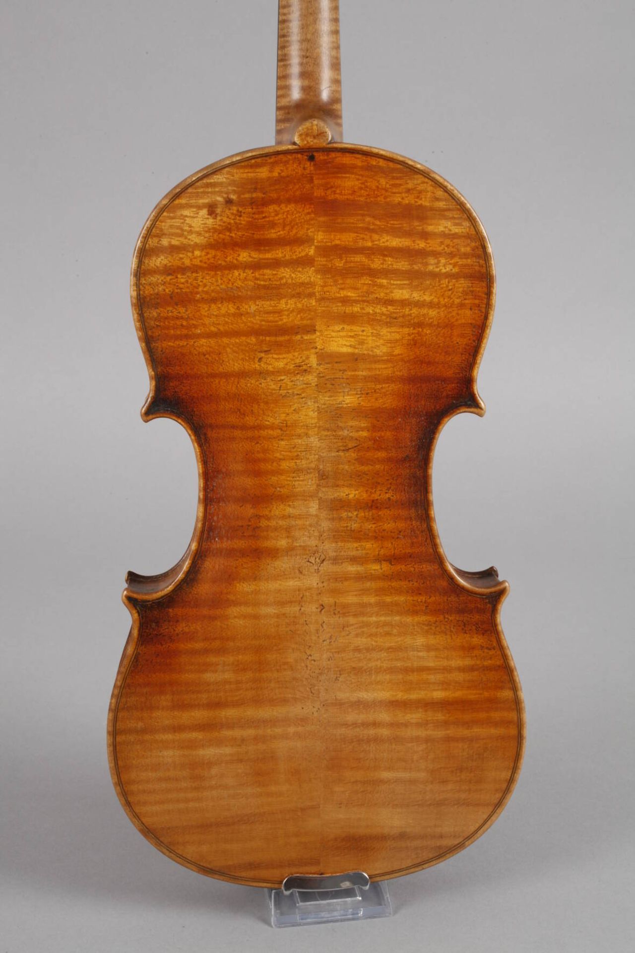 Violine auf Klebezettel bez. Ferd. A. Homoika Prage dat. 18... sowie ein weiterer unleserlicher - Bild 3 aus 6