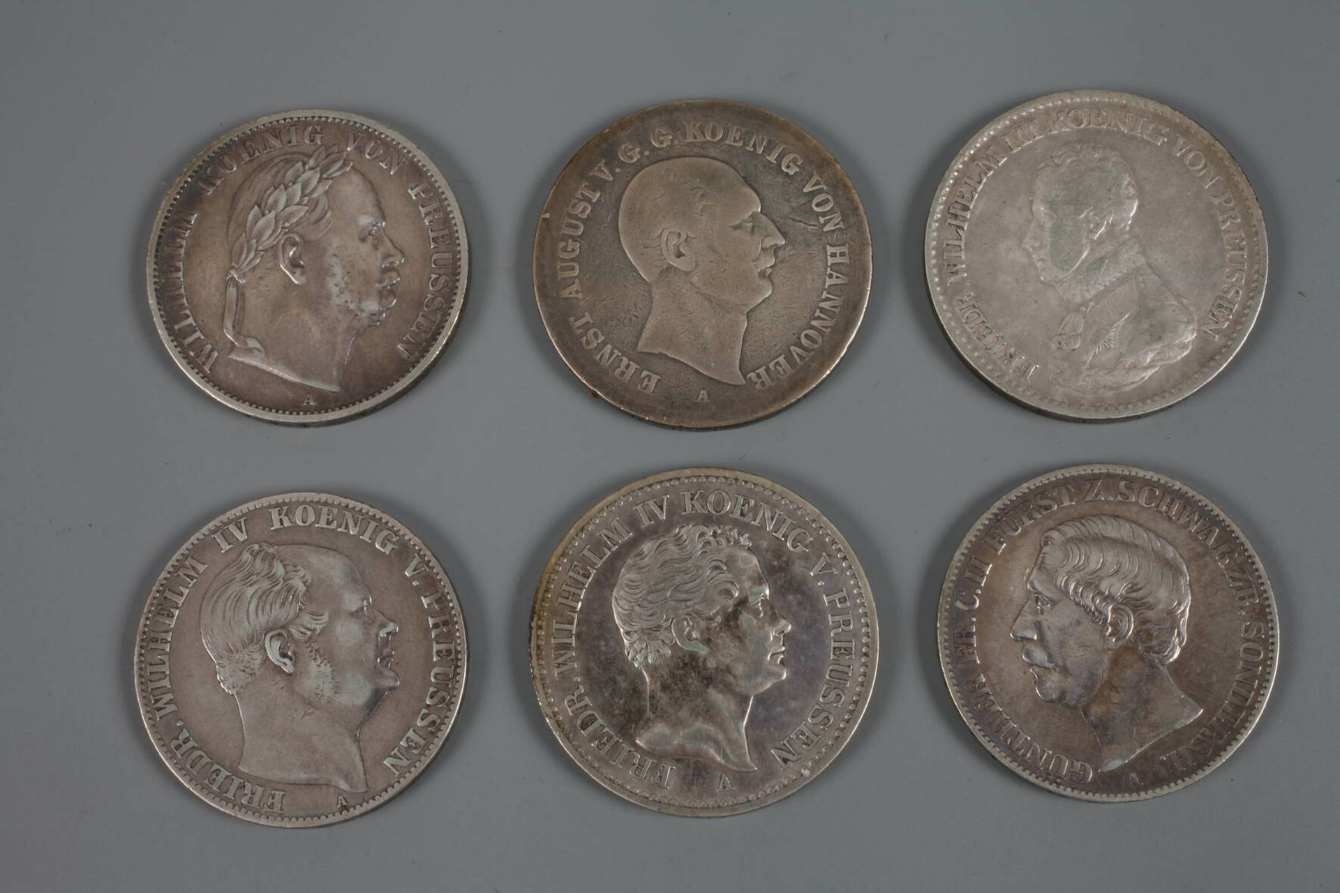 Konvolut SilbermünzenTaler Friedrich der Große 1786 A, ss+ mit Justierspuren, G ca. 22 g. - Taler - Bild 2 aus 3