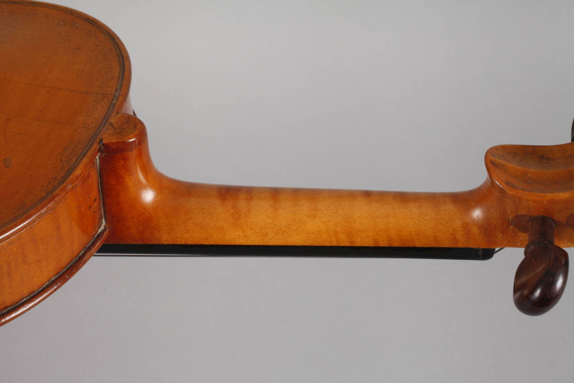 Violine im Etuiauf Klebezettel bez. Franz Simon, Geigenmacher in Mittenwald No 26 und dat. 1855, - Bild 6 aus 9