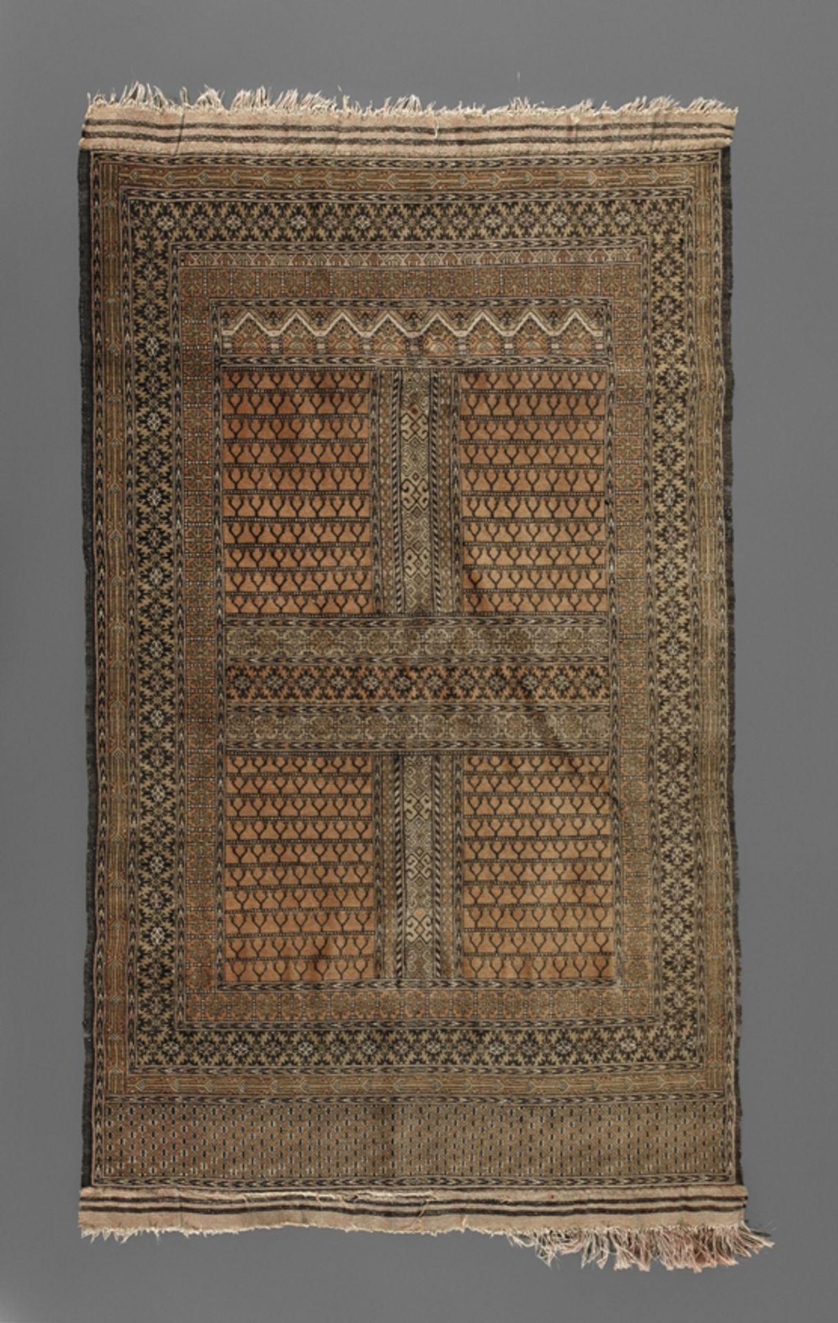 Bukhara2. Hälfte 20. Jh., in hellen Erdtönen gearbeitetes Modell mit sehr kleinteiligem Dekor,