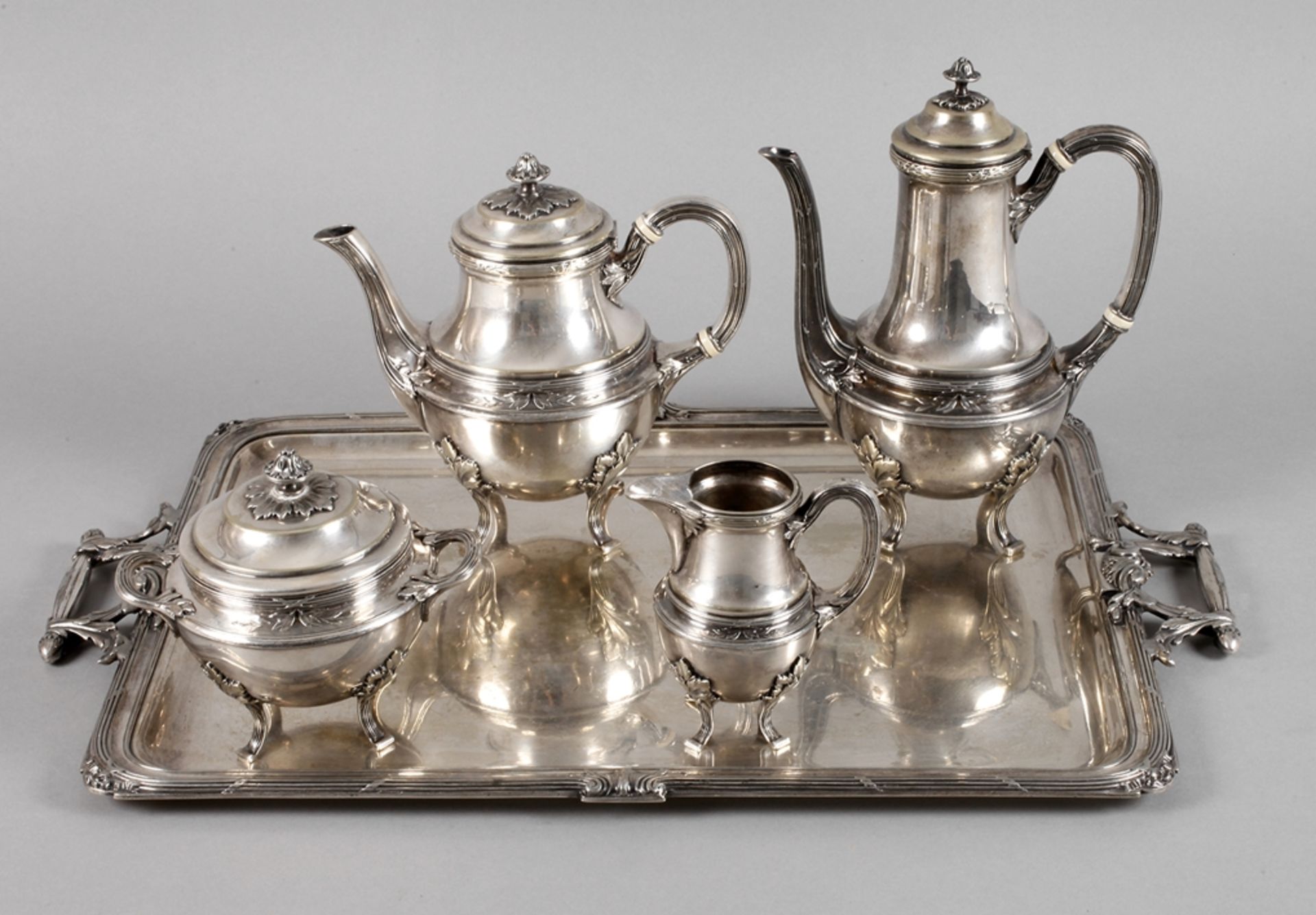 Christofle & Cie. Kaffee-/Teeserviceum 1900, gestempelt Gallia, Modellnummer 4824 sowie 5500,