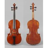 Violineinnen auf Klebezettel Antonius Comuni anno 1820, geteilter, sehr gleichmäßig geflammter Boden