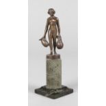 W. Lange, Wasserträgerinum 1900, signiert, Bronze braun patiniert, unbekleidete junge Frau mit