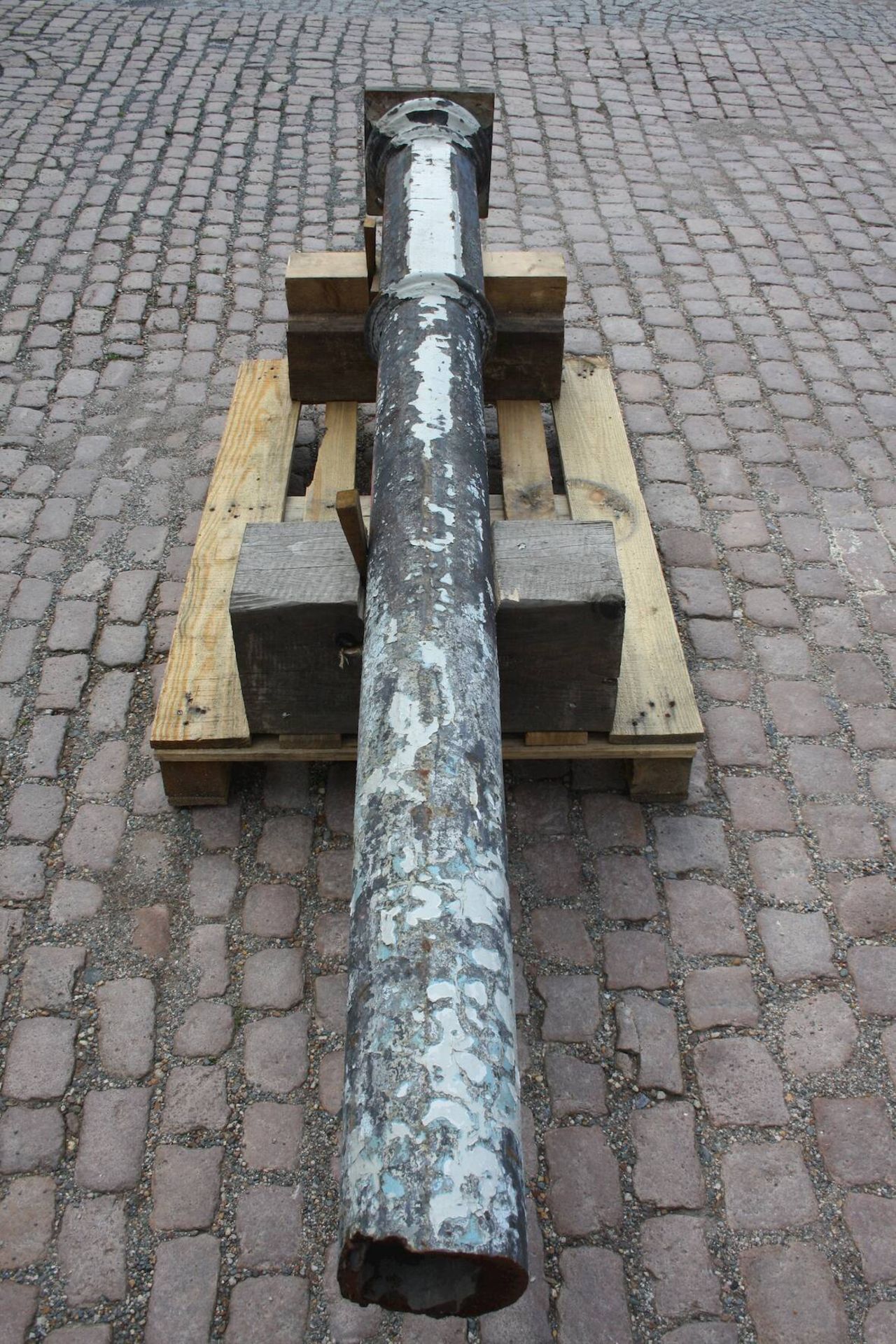 Bruchsäule Eisenum 1900, Korrosionsspuren, H erhalten ca. 257 cm, D Fuß 30 cm, D oben 16 cm. - Bild 5 aus 8
