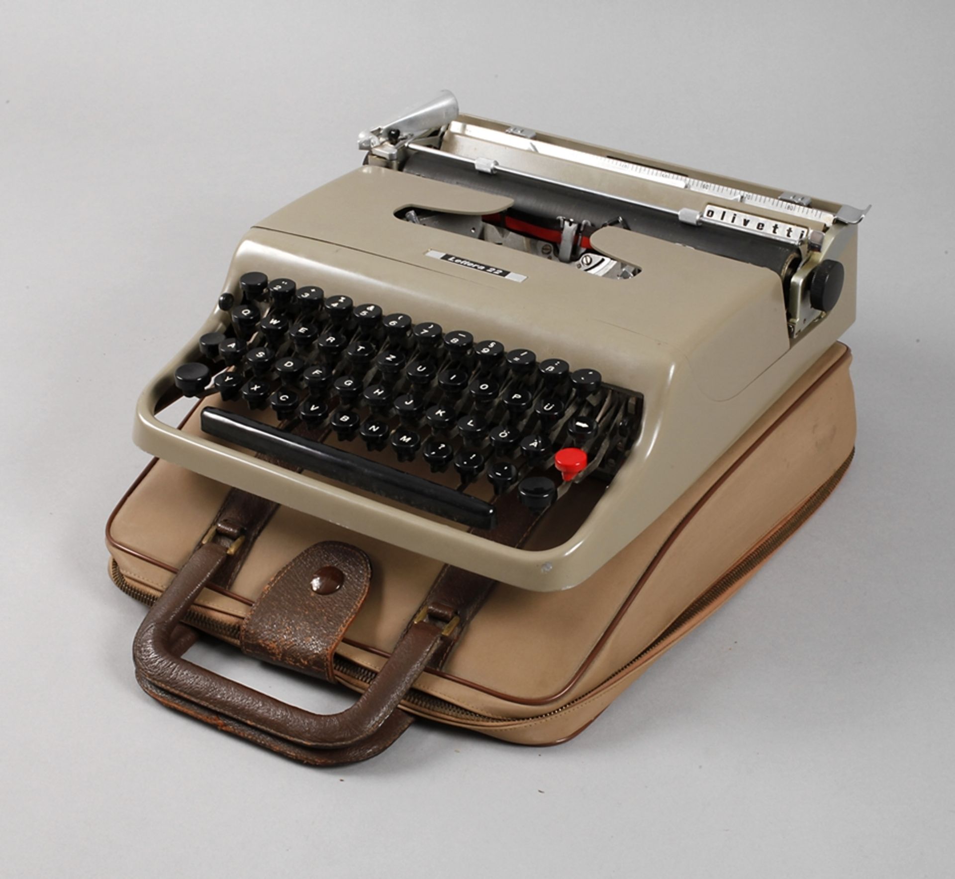 Reiseschreibmaschine OlivettiItalien, um 1950, gemarkt, Modell Lettera 22, olivfarben gefasstes