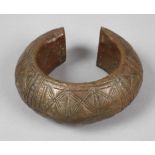 BronzemanillaNigeria, Bronze fein graviert, frühe afrikanische Geldform zwischen Schmuckgeld und