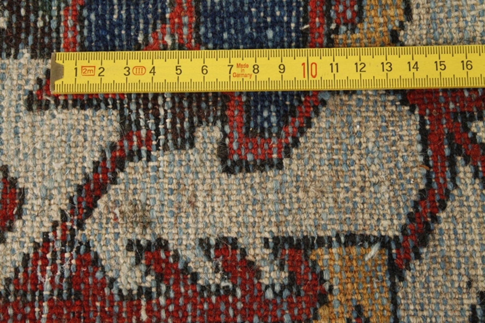 BachtiarIran, 1. Hälfte 20. Jh., Gartenteppich mit schachbrettartig gestaltetem Mittelfeld, verziert - Bild 4 aus 4
