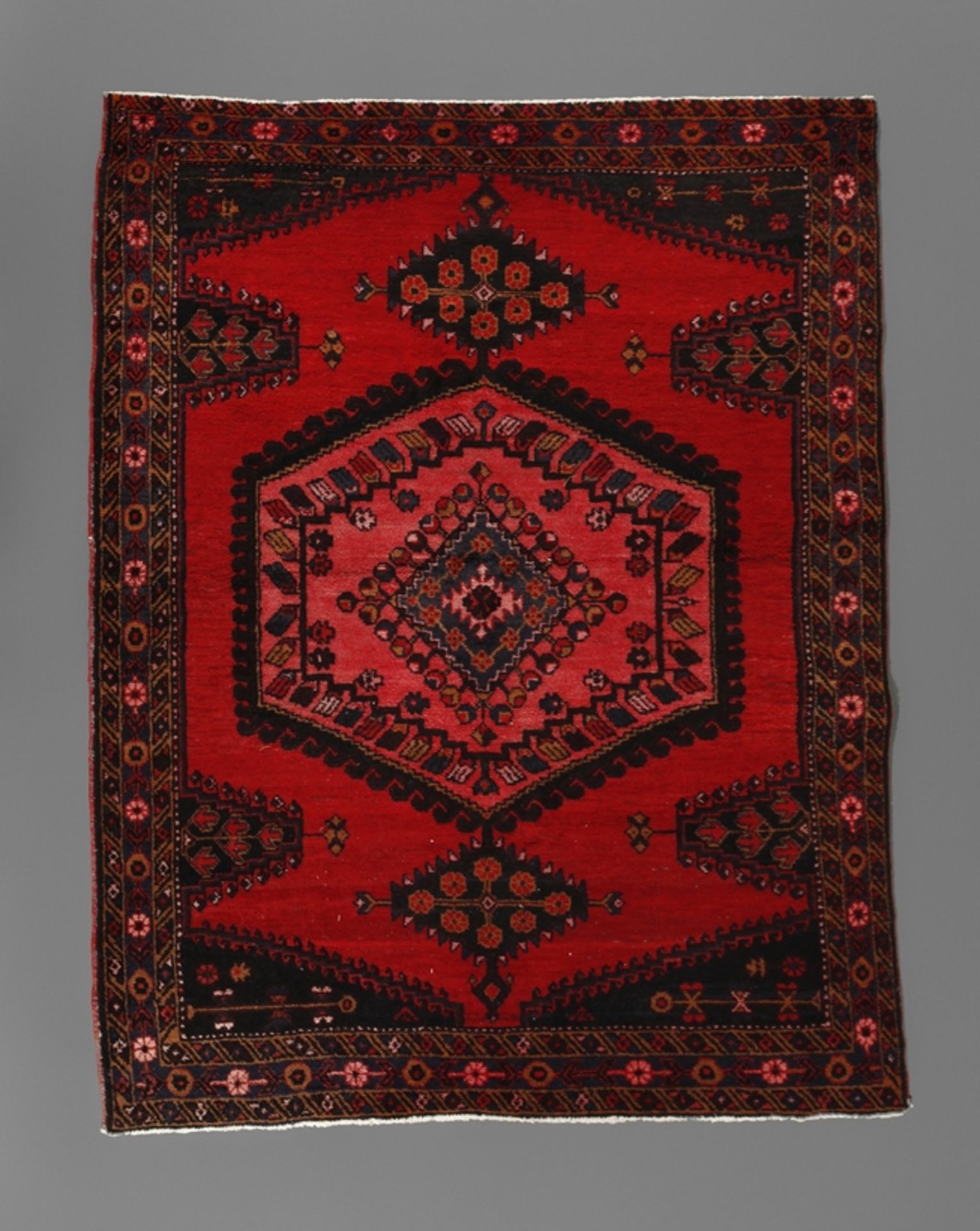 Teppich Iran2. Hälfte 20. Jh., von intensiver Farbigkeit, kleinteiliger Ornamentdekor,