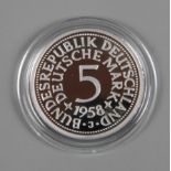 Replik 5 DM 1958 J Platin2011, G ca. 4 g, in Sammelkapsel mit Zertifikat.