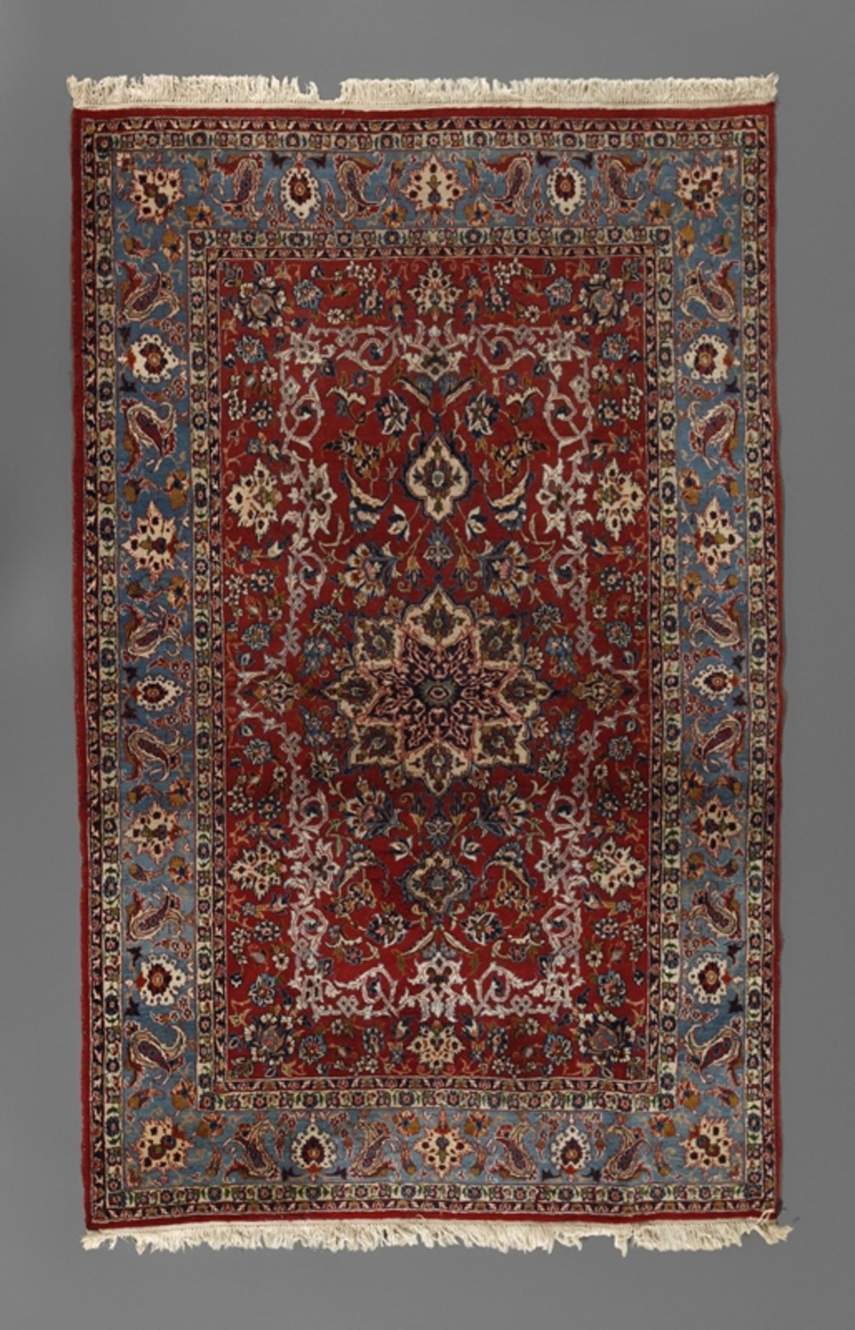 Teppich Iran2. Hälfte 20. Jh., zentrales Blütenmedaillon gerahmt von floralem Rankwerk, in blau