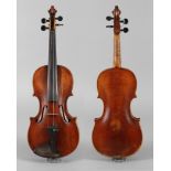 Violine19. Jh., ohne Zettel, ungeteilter, ungeflammter Boden in cognacfarbenem Lack, dreiteilige