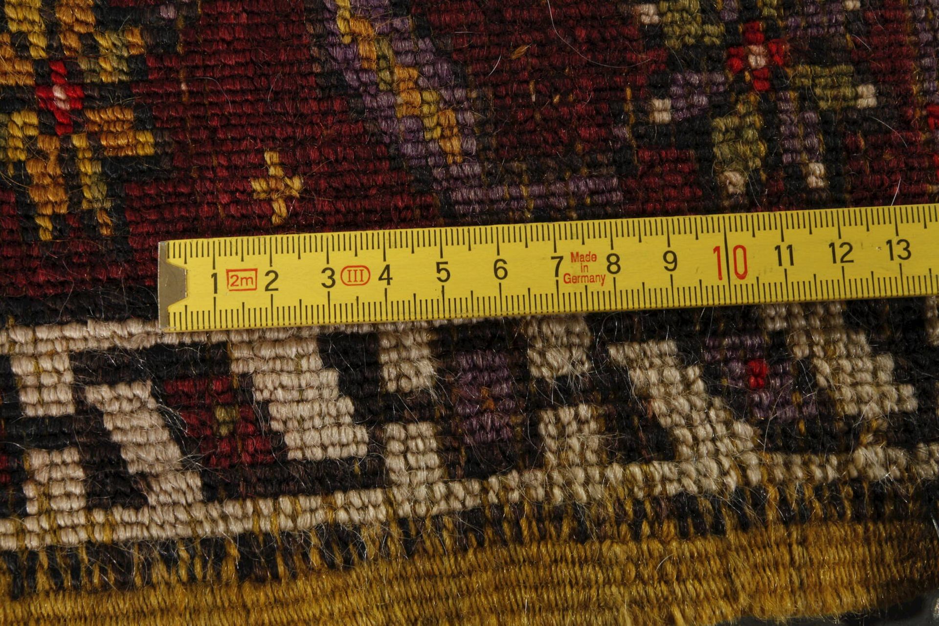 Gebetsteppich Anatolien2. Hälfte 20. Jh., farbenfrohes Modell, vorwiegend in Rot- und Gelbtönen, mit - Bild 3 aus 3