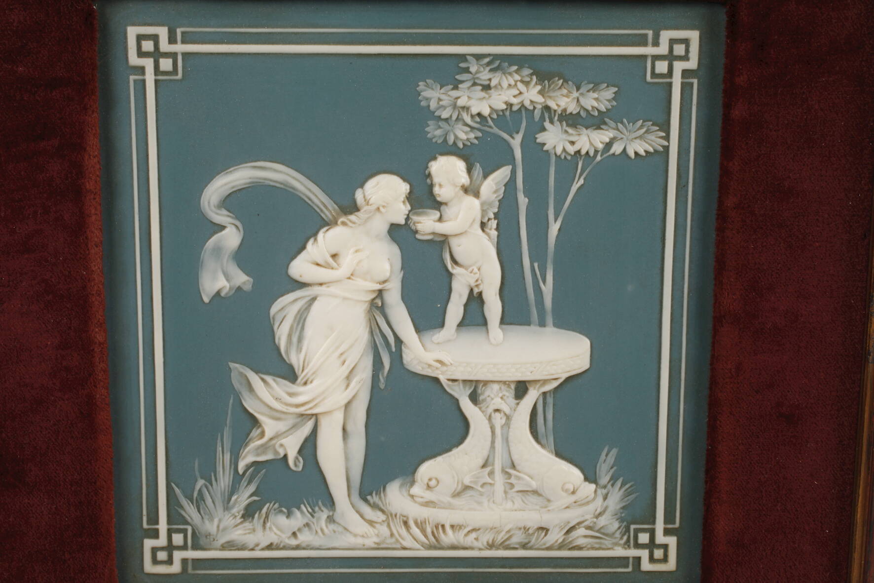 Villeroy & Boch Wandplatte in Wedgwoodmanierum 1900, Prägemarke mit Schriftzug: "ges. gesch.", - Image 2 of 5