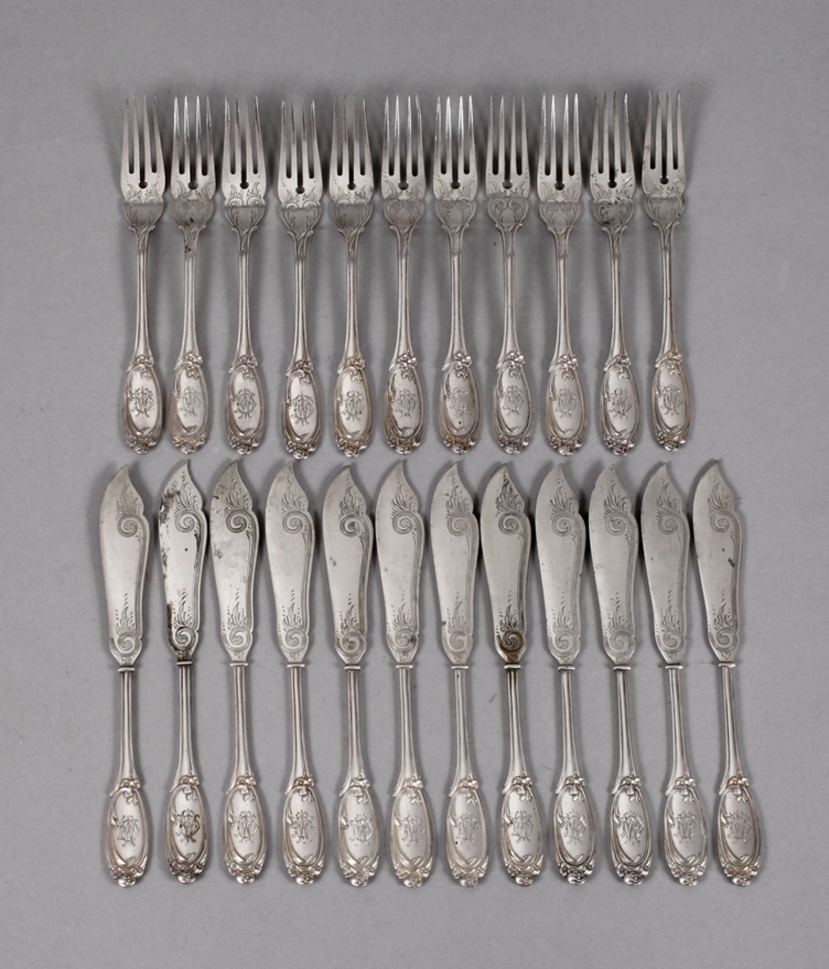 Silber Fischbesteck für zwölf Personenum 1890, Silber gestempelt Halbmond, Krone, 800,