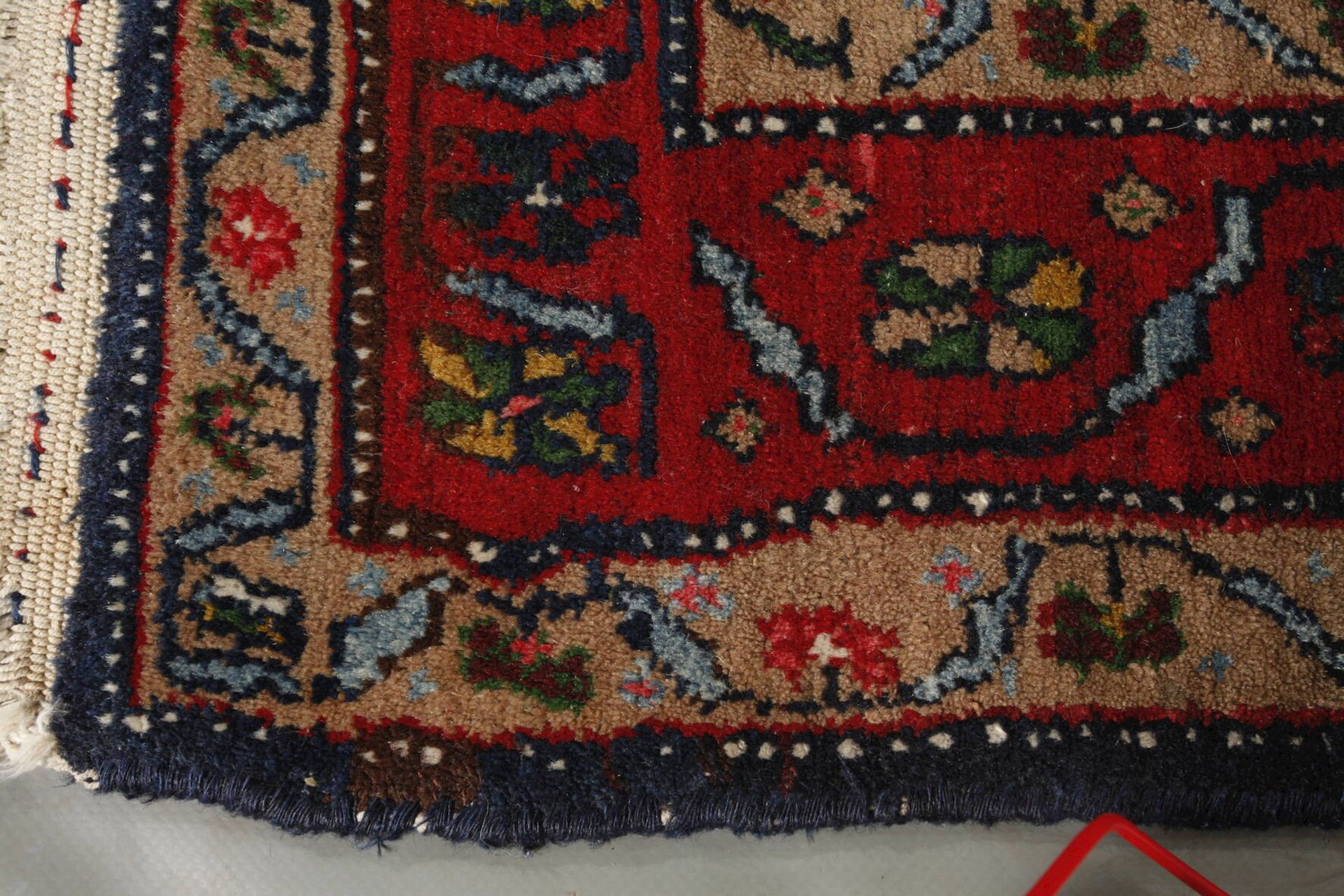 Teppich Iran2. Hälfte 20. Jh., rotes rautenförmiges Mittelfeld mit zentralem Medaillon, - Bild 2 aus 3